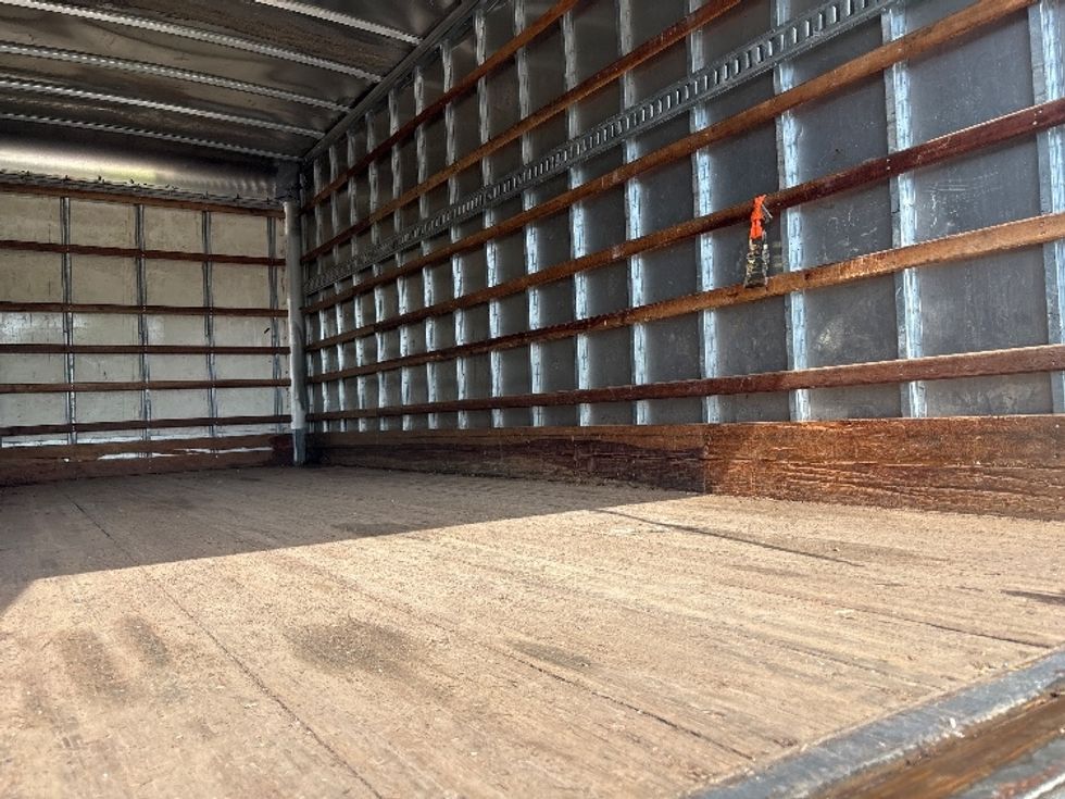 Medium Duty Box Truck-Light and Medium Duty Trucks-International-2020-MV607-Hammond-LA-180,600\n\t\tmiles-$ 44,000 - Image 12
