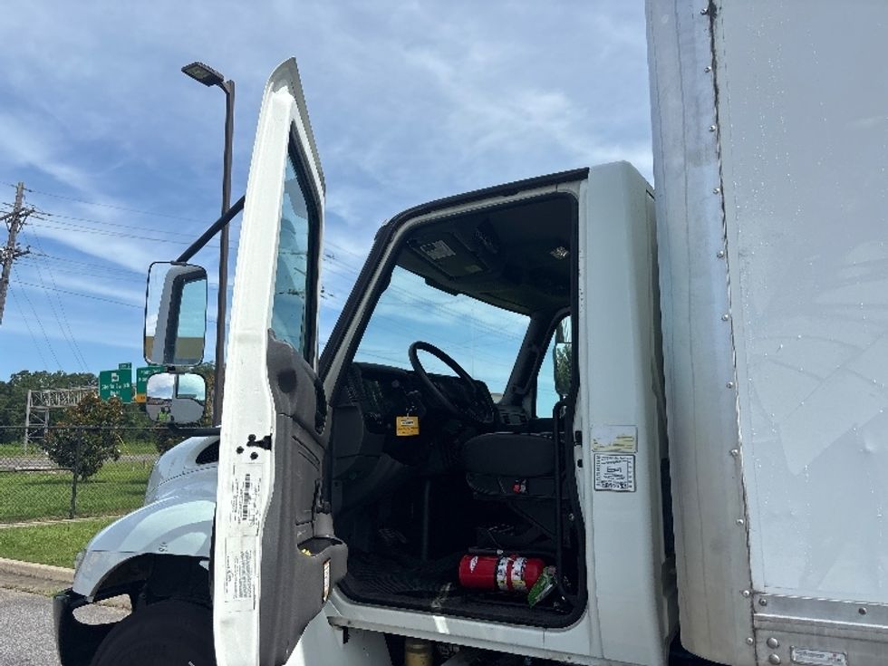 Medium Duty Box Truck-Light and Medium Duty Trucks-International-2020-MV607-Hammond-LA-180,600\n\t\tmiles-$ 44,000 - Image 16