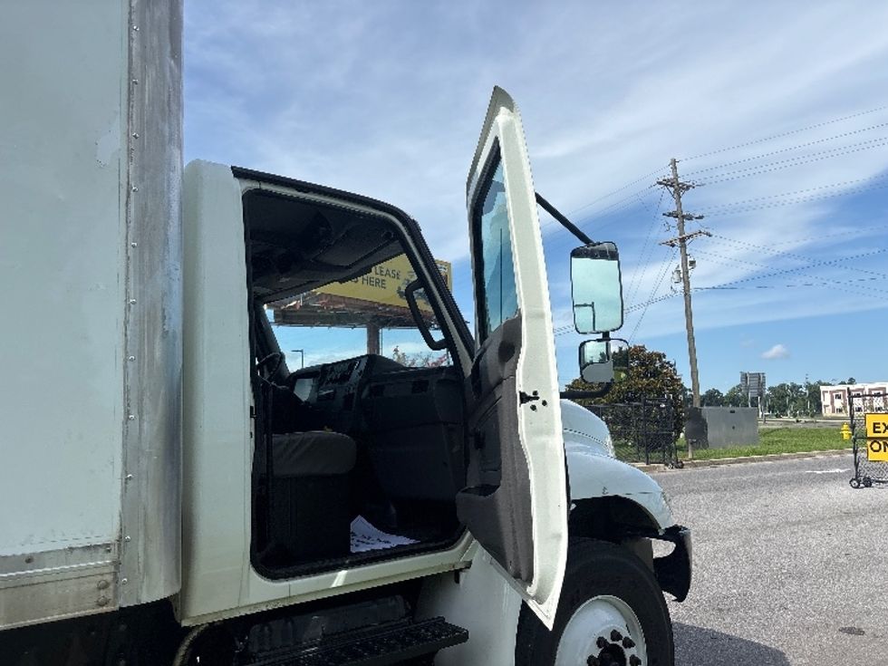 Medium Duty Box Truck-Light and Medium Duty Trucks-International-2020-MV607-Hammond-LA-180,600\n\t\tmiles-$ 44,000 - Image 20