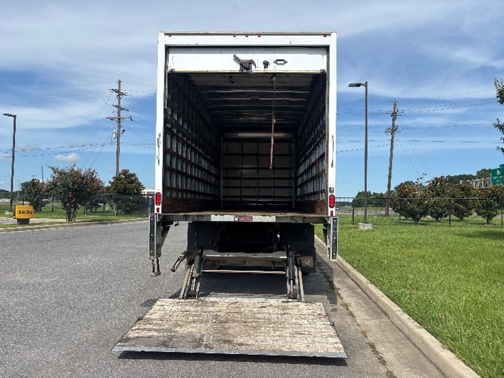 Medium Duty Box Truck-Light and Medium Duty Trucks-International-2020-MV607-Hammond-LA-180,600\n\t\tmiles-$ 44,000 - Image 9