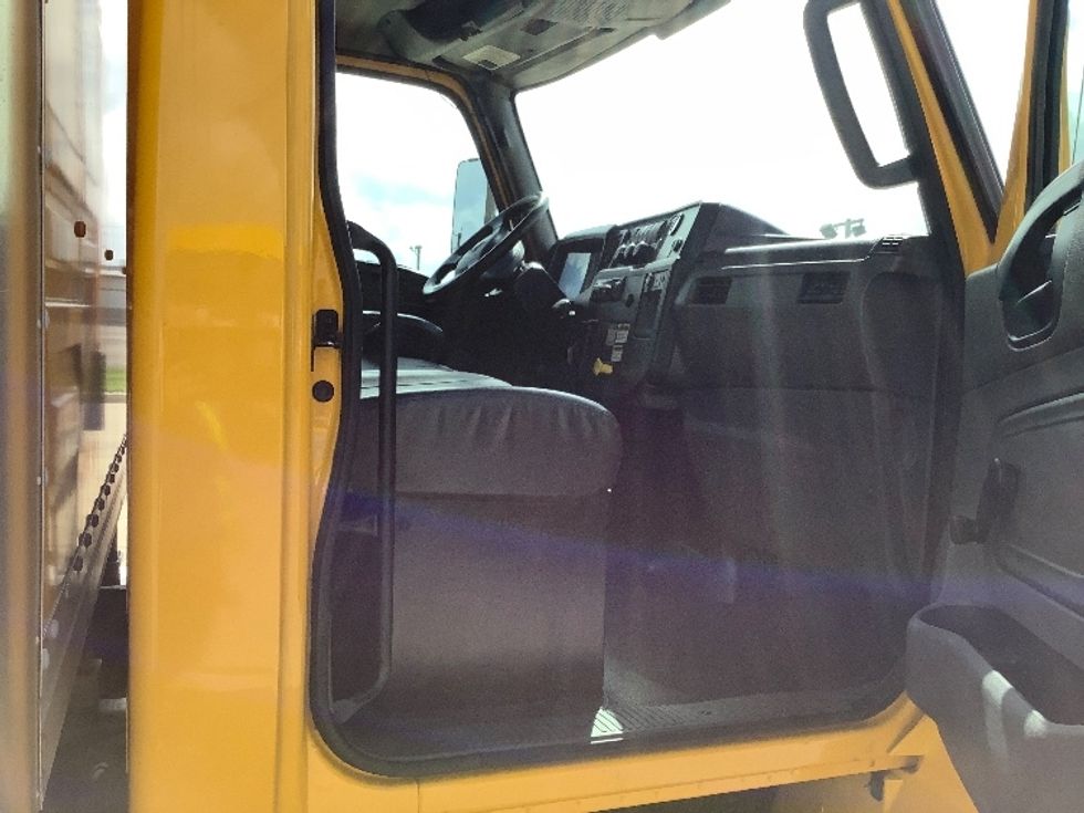 Medium Duty Box Truck-Light and Medium Duty Trucks-International-2020-MV607-Harlingen-TX-203,973\n\t\tmiles-$ 43,750 - Image 20