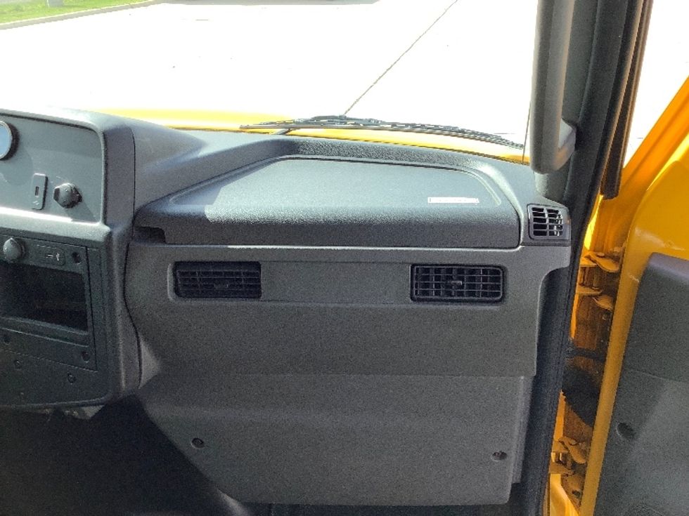 Medium Duty Box Truck-Light and Medium Duty Trucks-International-2020-MV607-Harlingen-TX-203,973\n\t\tmiles-$ 43,750 - Image 21