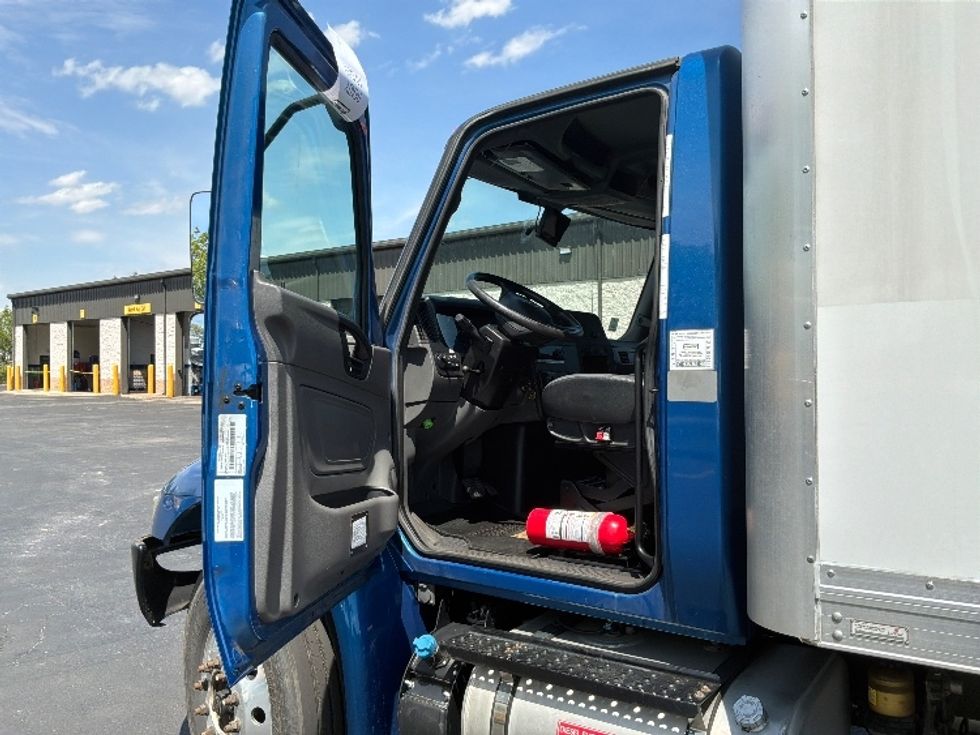 Medium Duty Box Truck-Light and Medium Duty Trucks-International-2020-MV607-Harrisburg-PA-138,246\n\t\tmiles-$ 59,000 - Image 16