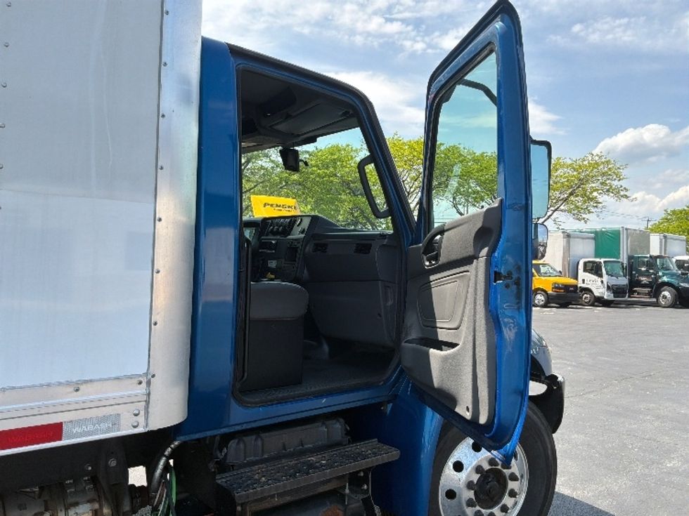 Medium Duty Box Truck-Light and Medium Duty Trucks-International-2020-MV607-Harrisburg-PA-138,246\n\t\tmiles-$ 59,000 - Image 17