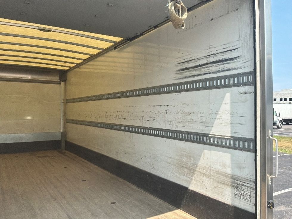 Medium Duty Box Truck-Light and Medium Duty Trucks-International-2020-MV607-Harrisburg-PA-145,400\n\t\tmiles-$ 45,500 - Image 12