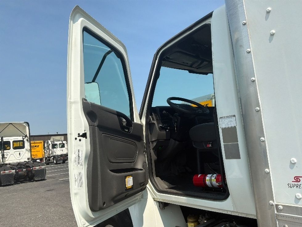 Medium Duty Box Truck-Light and Medium Duty Trucks-International-2020-MV607-Harrisburg-PA-145,400\n\t\tmiles-$ 45,500 - Image 16