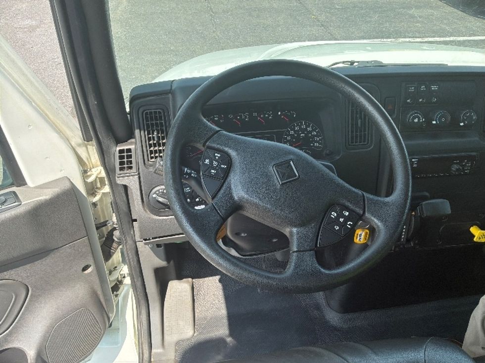 Medium Duty Box Truck-Light and Medium Duty Trucks-International-2020-MV607-Harrisburg-PA-145,400\n\t\tmiles-$ 45,500 - Image 18