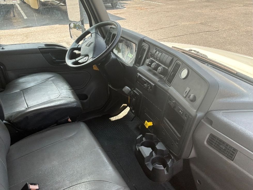 Medium Duty Box Truck-Light and Medium Duty Trucks-International-2020-MV607-Harrisburg-PA-145,400\n\t\tmiles-$ 45,500 - Image 22