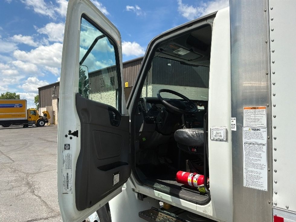 Medium Duty Box Truck-Light and Medium Duty Trucks-International-2020-MV607-Harrisburg-PA-199,589\n\t\tmiles-$ 44,250 - Image 16