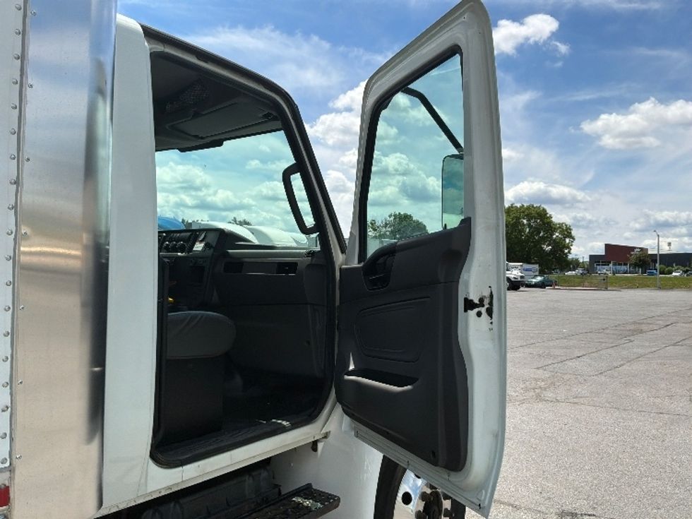 Medium Duty Box Truck-Light and Medium Duty Trucks-International-2020-MV607-Harrisburg-PA-199,589\n\t\tmiles-$ 44,250 - Image 20