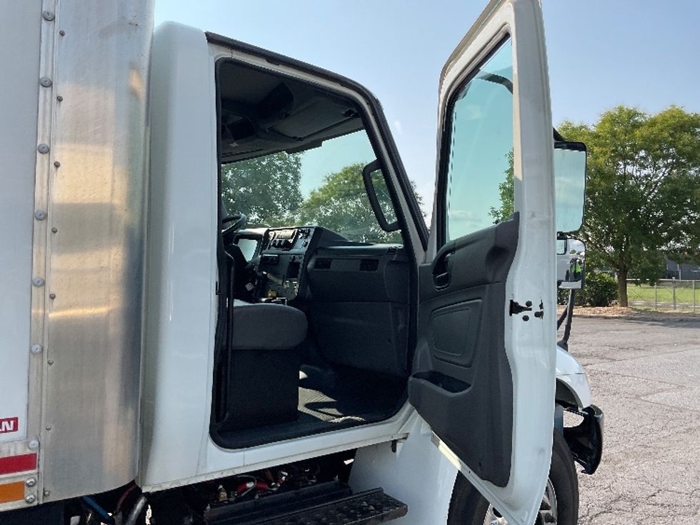 Medium Duty Box Truck-Light and Medium Duty Trucks-International-2020-MV607-Harrisburg-PA-237,192\n\t\tmiles-$ 43,250 - Image 19