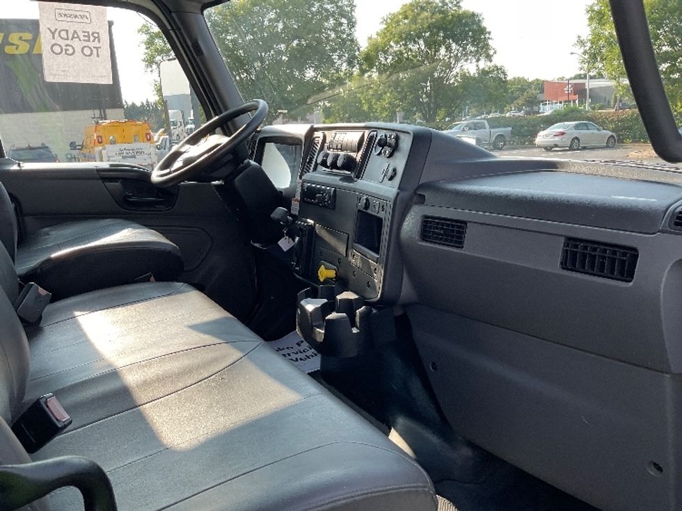 Medium Duty Box Truck-Light and Medium Duty Trucks-International-2020-MV607-Harrisburg-PA-237,192\n\t\tmiles-$ 43,250 - Image 20
