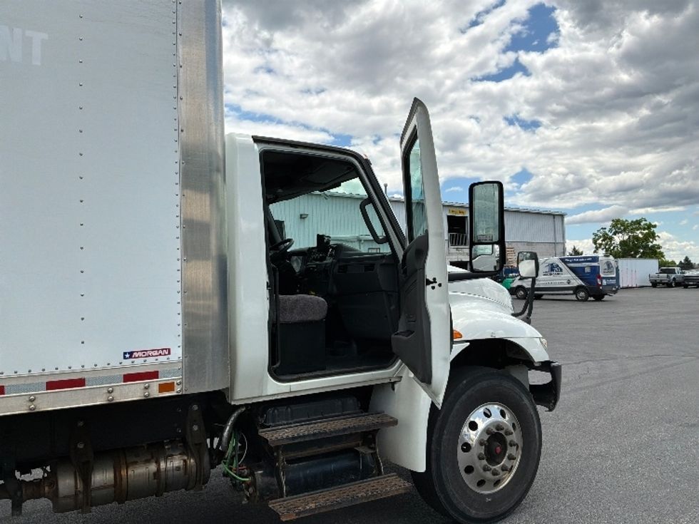 Medium Duty Box Truck-Light and Medium Duty Trucks-International-2020-MV607-Harrisburg-PA-242,438\n\t\tmiles-$ 42,000 - Image 20