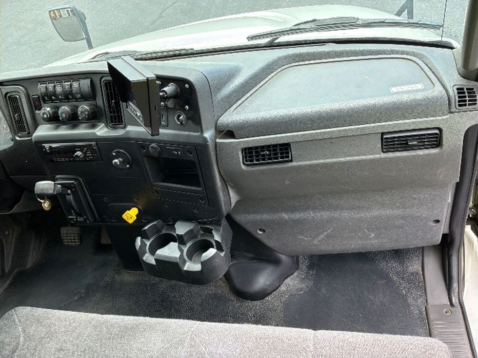 Medium Duty Box Truck-Light and Medium Duty Trucks-International-2020-MV607-Harrisburg-PA-242,438\n\t\tmiles-$ 42,000 - Image 21