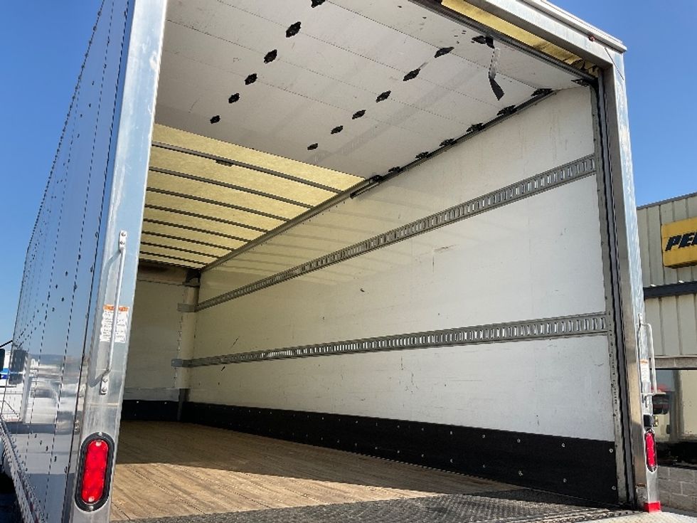 Medium Duty Box Truck-Light and Medium Duty Trucks-International-2020-MV607-Harrisburg-PA-25,298\n\t\tmiles-$ 68,250 - Image 12