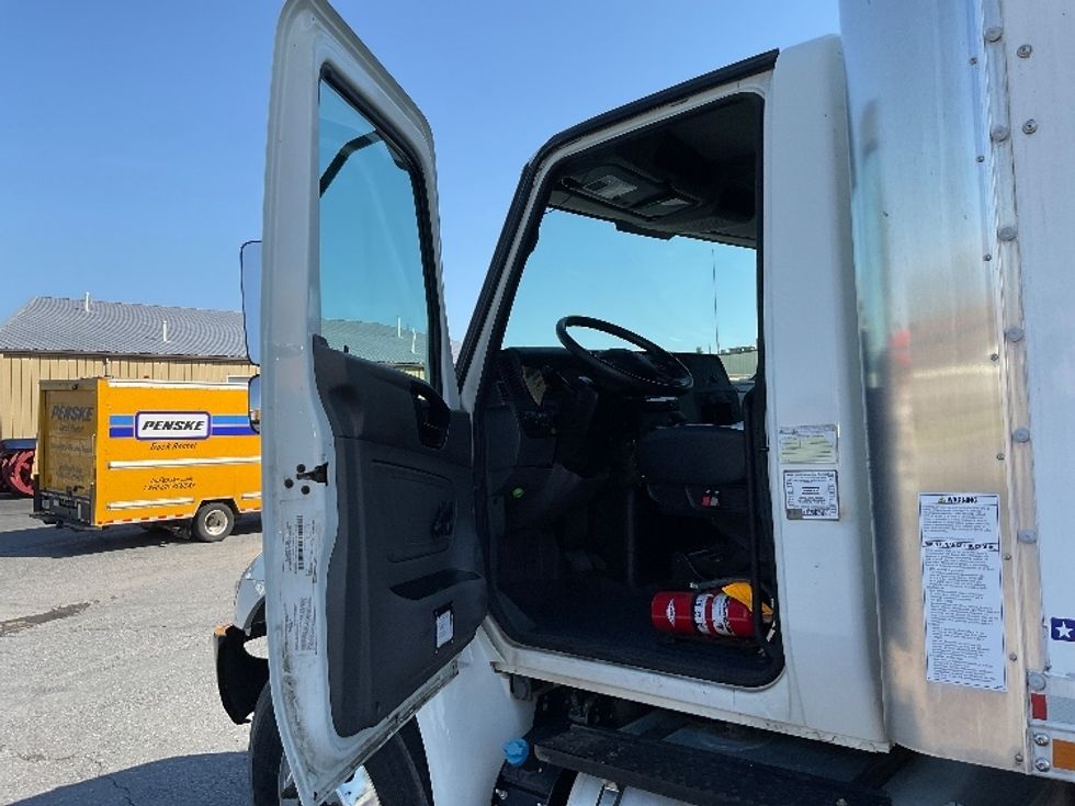 Medium Duty Box Truck-Light and Medium Duty Trucks-International-2020-MV607-Harrisburg-PA-25,298\n\t\tmiles-$ 68,250 - Image 16