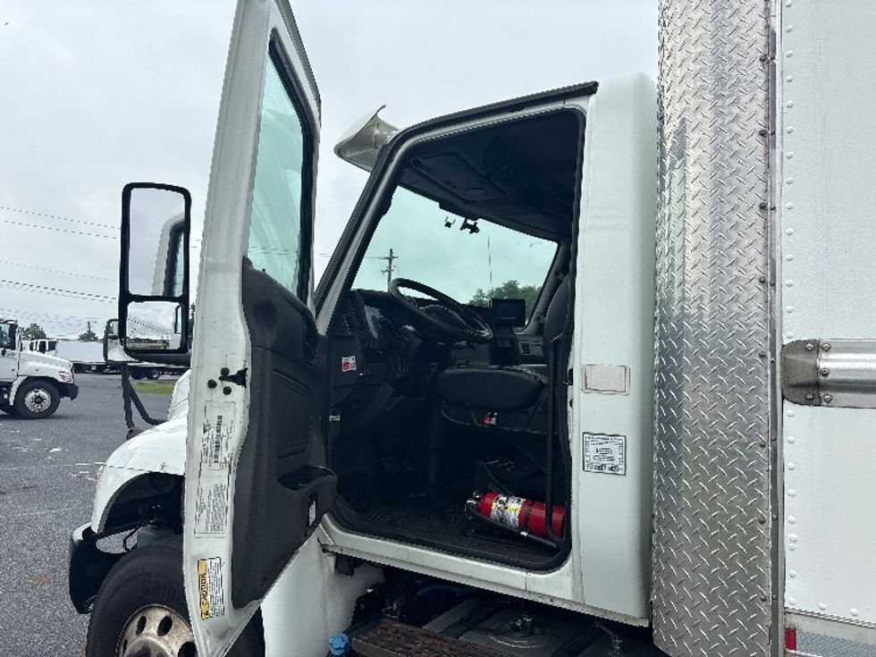 Medium Duty Box Truck-Light and Medium Duty Trucks-International-2020-MV607-Harrisburg-PA-299,665\n\t\tmiles-$ 34,750 - Image 16