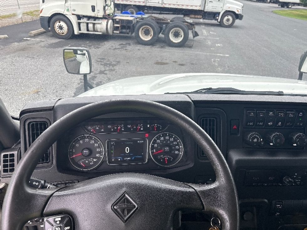 Medium Duty Box Truck-Light and Medium Duty Trucks-International-2020-MV607-Harrisburg-PA-299,665\n\t\tmiles-$ 34,750 - Image 18
