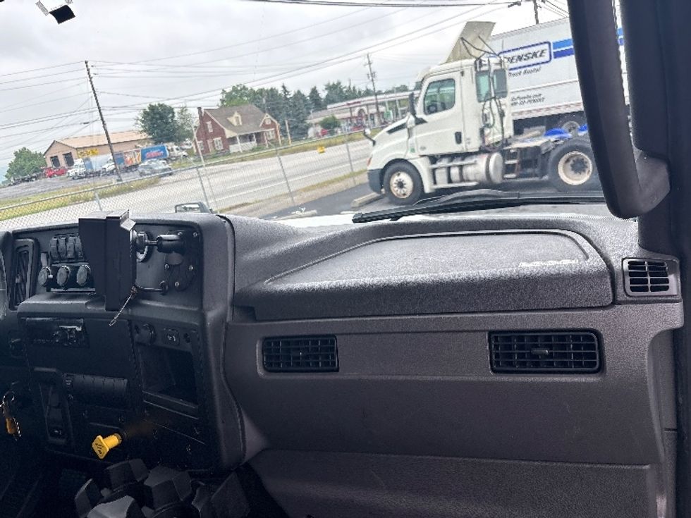Medium Duty Box Truck-Light and Medium Duty Trucks-International-2020-MV607-Harrisburg-PA-299,665\n\t\tmiles-$ 34,750 - Image 21