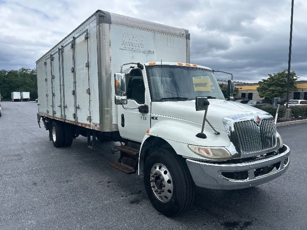 Medium Duty Box Truck-Light and Medium Duty Trucks-International-2020-MV607-Harrisburg-PA-304,160\n\t\tmiles-$ 34,500 - Image 1