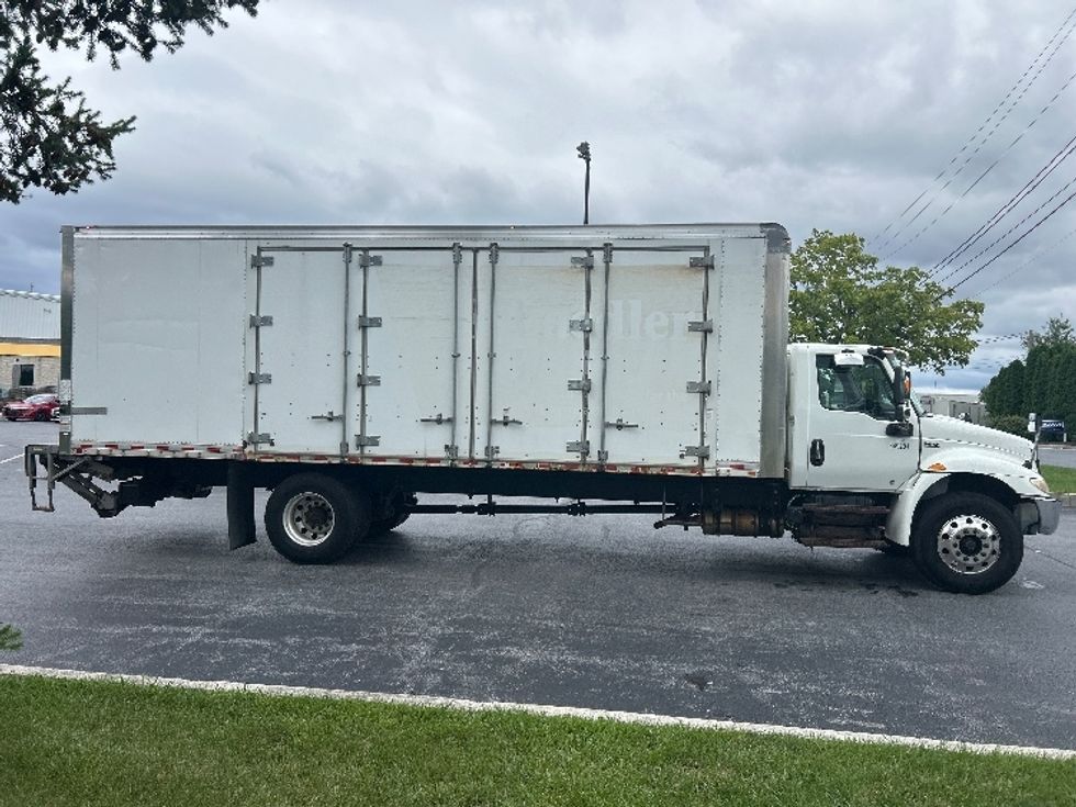 Medium Duty Box Truck-Light and Medium Duty Trucks-International-2020-MV607-Harrisburg-PA-304,160\n\t\tmiles-$ 34,500 - Image 15