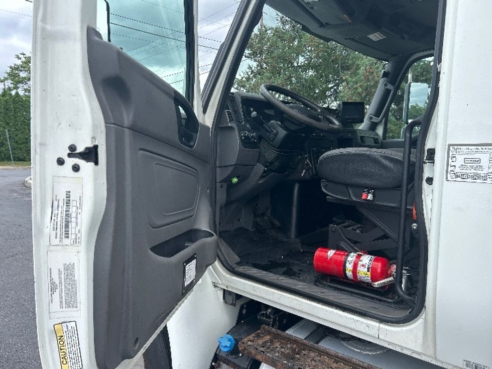 Medium Duty Box Truck-Light and Medium Duty Trucks-International-2020-MV607-Harrisburg-PA-304,160\n\t\tmiles-$ 34,500 - Image 16