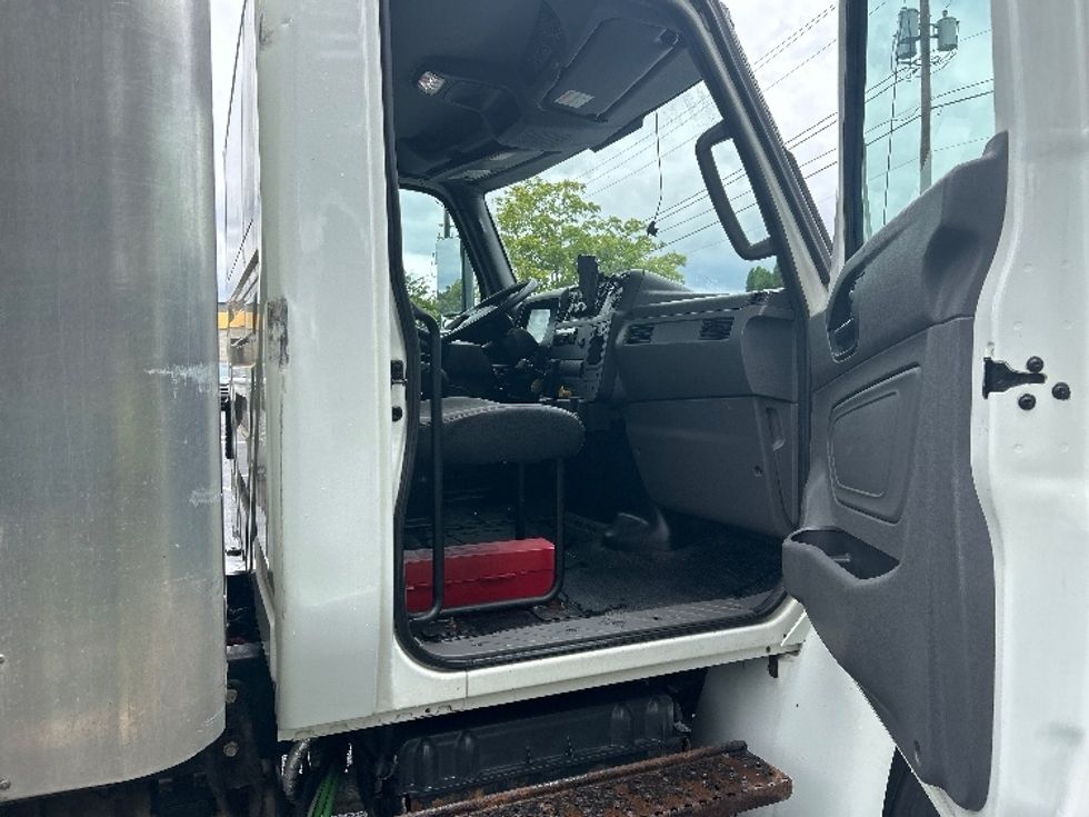 Medium Duty Box Truck-Light and Medium Duty Trucks-International-2020-MV607-Harrisburg-PA-304,160\n\t\tmiles-$ 34,500 - Image 20