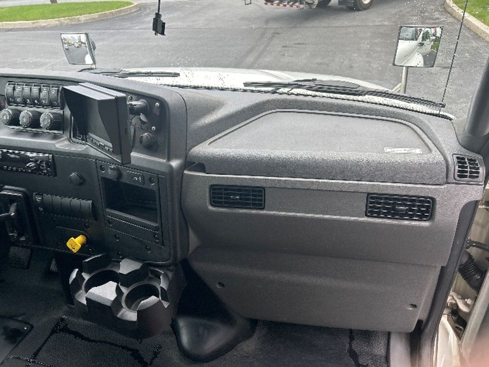 Medium Duty Box Truck-Light and Medium Duty Trucks-International-2020-MV607-Harrisburg-PA-304,160\n\t\tmiles-$ 34,500 - Image 21