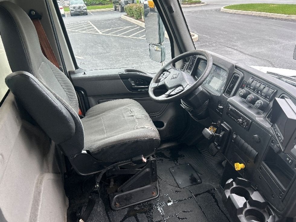 Medium Duty Box Truck-Light and Medium Duty Trucks-International-2020-MV607-Harrisburg-PA-304,160\n\t\tmiles-$ 34,500 - Image 22