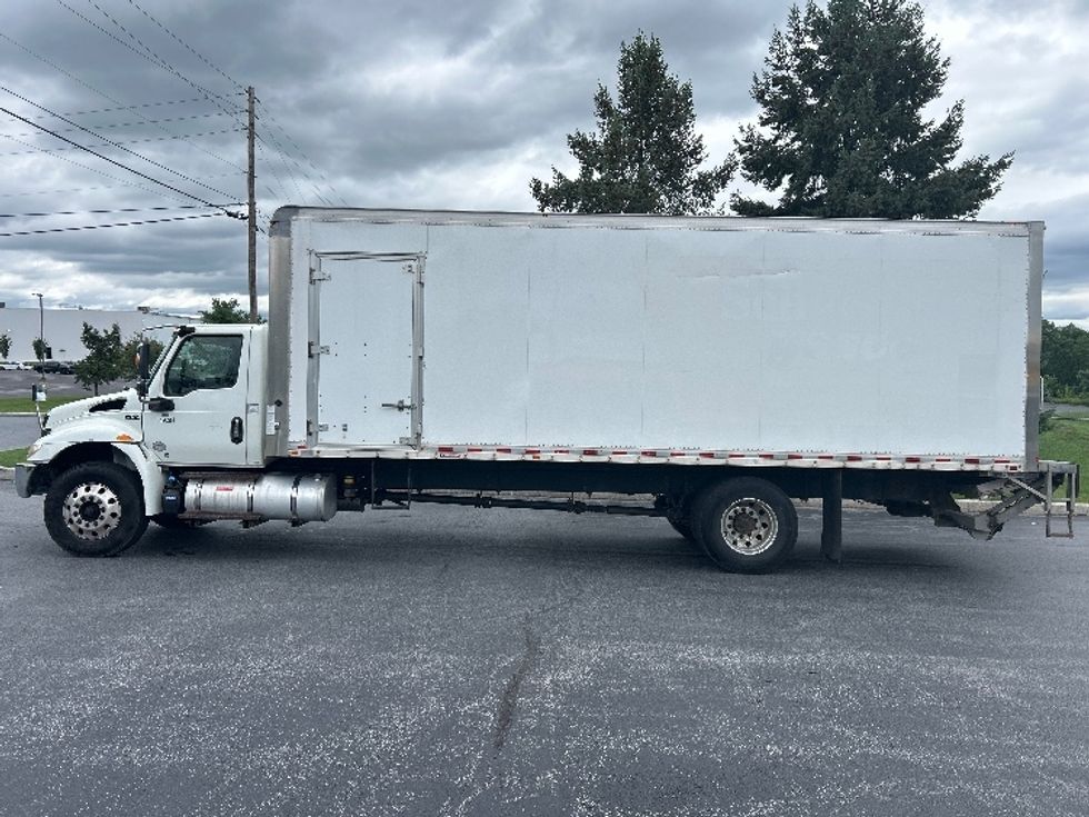 Medium Duty Box Truck-Light and Medium Duty Trucks-International-2020-MV607-Harrisburg-PA-304,160\n\t\tmiles-$ 34,500 - Image 4