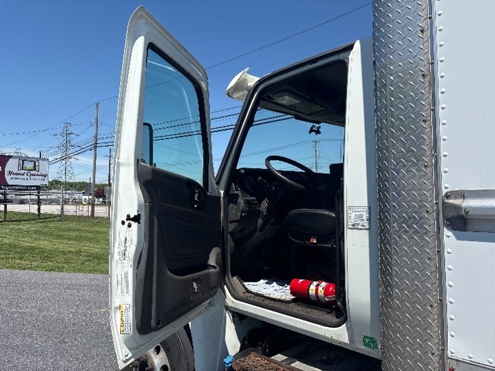 Medium Duty Box Truck-Light and Medium Duty Trucks-International-2020-MV607-Harrisburg-PA-338,162\n\t\tmiles-$ 30,250 - Image 16