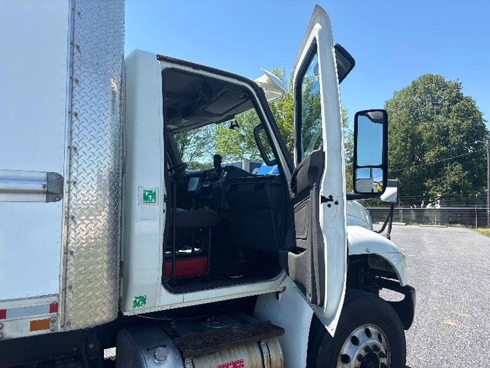Medium Duty Box Truck-Light and Medium Duty Trucks-International-2020-MV607-Harrisburg-PA-338,162\n\t\tmiles-$ 30,250 - Image 18
