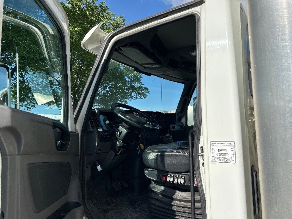 Medium Duty Box Truck-Light and Medium Duty Trucks-International-2020-MV607-Harrisburg-PA-342,455\n\t\tmiles-$ 22,000 - Image 16