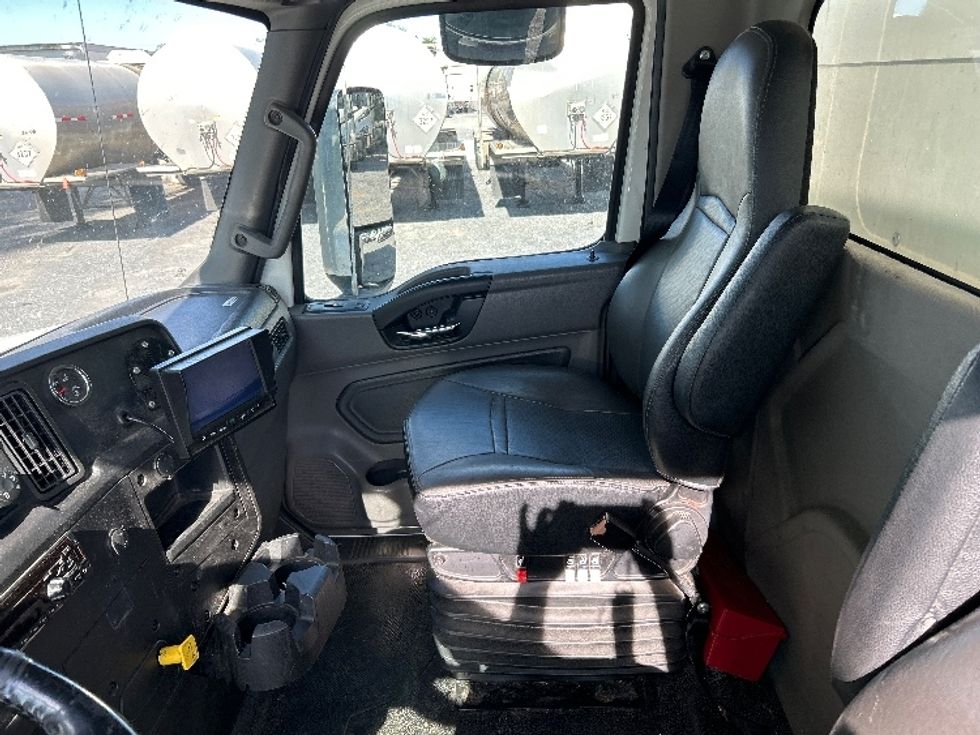 Medium Duty Box Truck-Light and Medium Duty Trucks-International-2020-MV607-Harrisburg-PA-342,455\n\t\tmiles-$ 22,000 - Image 19