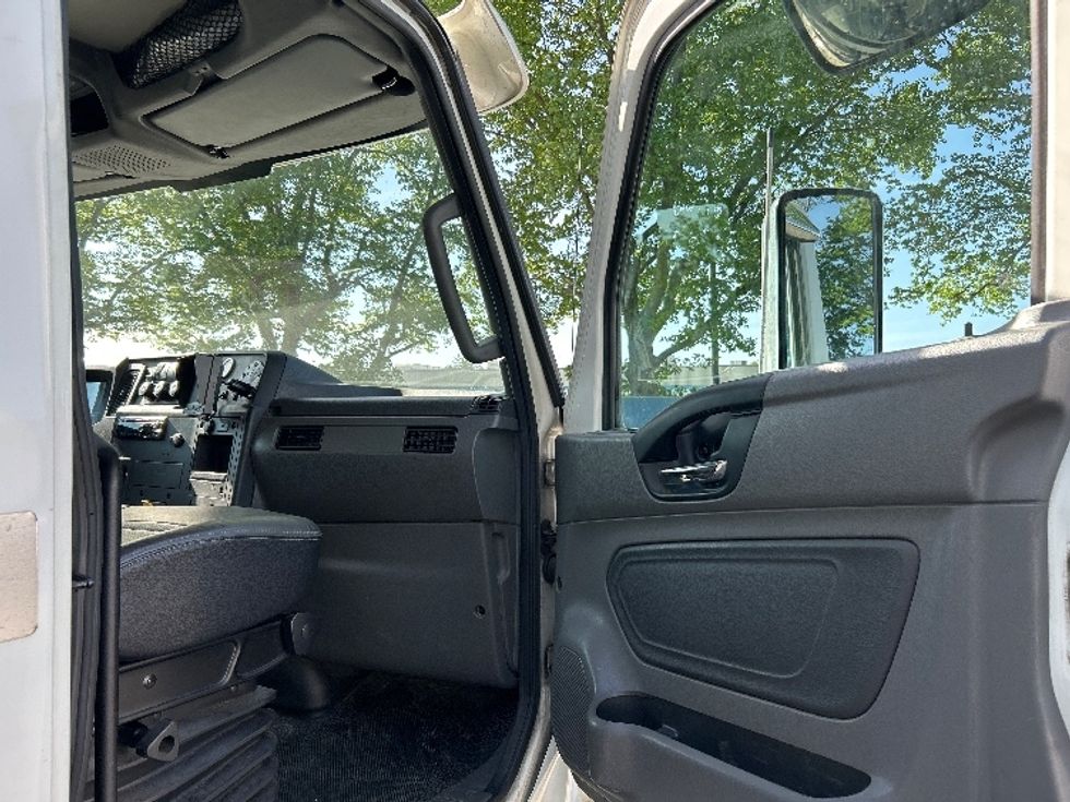 Medium Duty Box Truck-Light and Medium Duty Trucks-International-2020-MV607-Harrisburg-PA-342,455\n\t\tmiles-$ 22,000 - Image 20