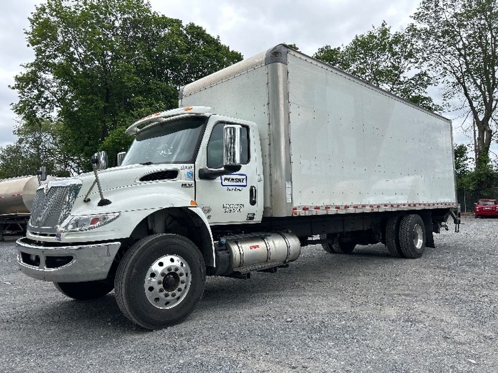 Medium Duty Box Truck-Light and Medium Duty Trucks-International-2020-MV607-Harrisburg-PA-342,455\n\t\tmiles-$ 22,000 - Image 3