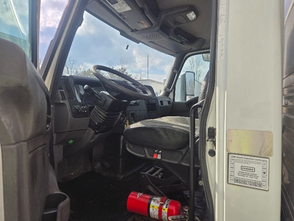 Medium Duty Box Truck-Light and Medium Duty Trucks-International-2020-MV607-Hazleton-PA-297,974\n\t\tmiles-$ 20,500 - Image 16