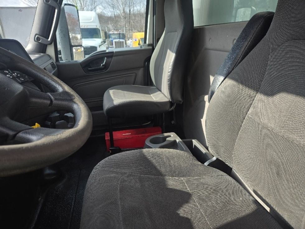 Medium Duty Box Truck-Light and Medium Duty Trucks-International-2020-MV607-Hazleton-PA-297,974\n\t\tmiles-$ 20,500 - Image 19