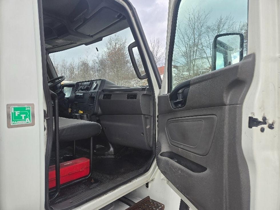 Medium Duty Box Truck-Light and Medium Duty Trucks-International-2020-MV607-Hazleton-PA-297,974\n\t\tmiles-$ 20,500 - Image 20