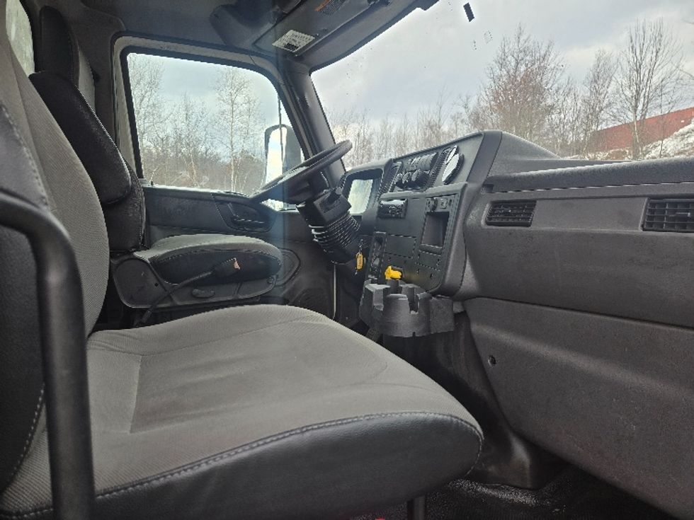 Medium Duty Box Truck-Light and Medium Duty Trucks-International-2020-MV607-Hazleton-PA-297,974\n\t\tmiles-$ 20,500 - Image 22
