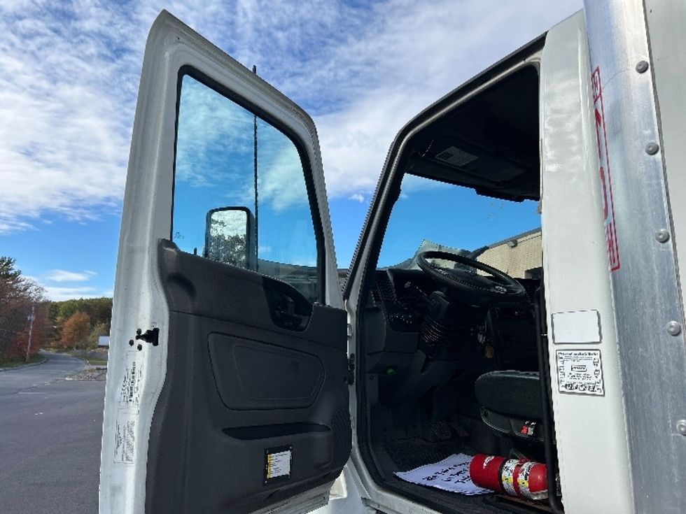 Medium Duty Box Truck-Light and Medium Duty Trucks-International-2020-MV607-Hazleton-PA-312,508\n\t\tmiles-$ 9,000 - Image 16