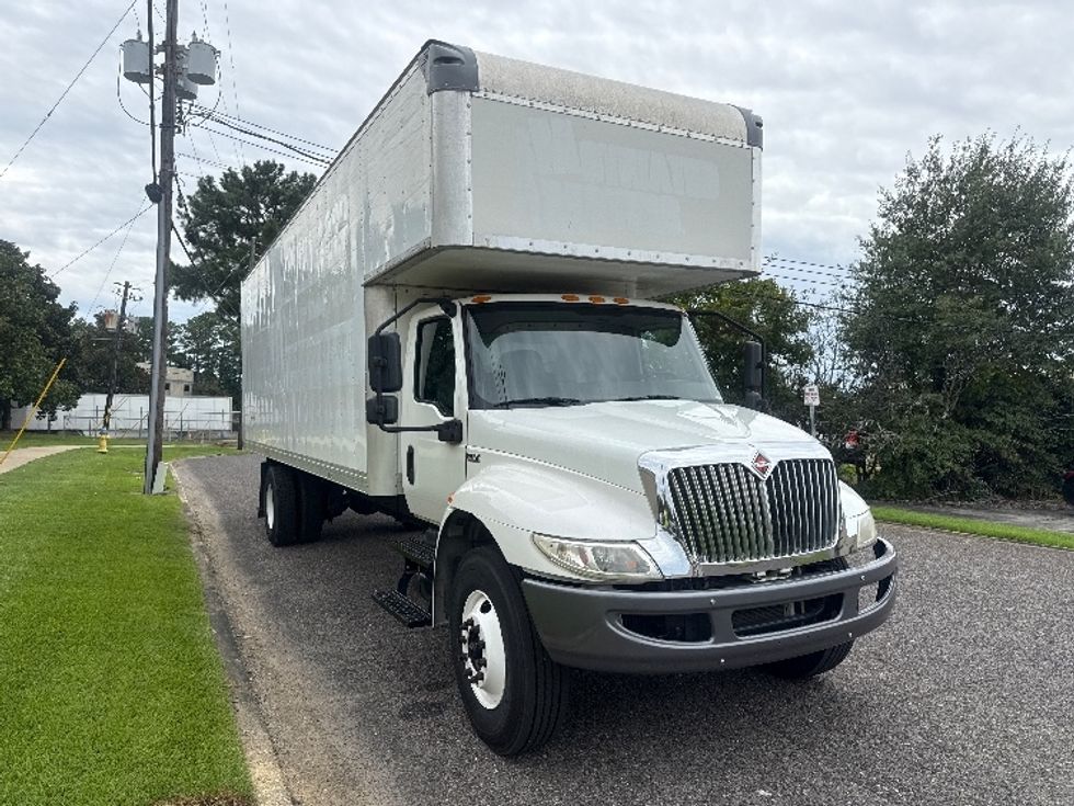 Medium Duty Box Truck-Light and Medium Duty Trucks-International-2020-MV607-Homewood-AL-117,497\n\t\tmiles-$ 55,750 - Image 1