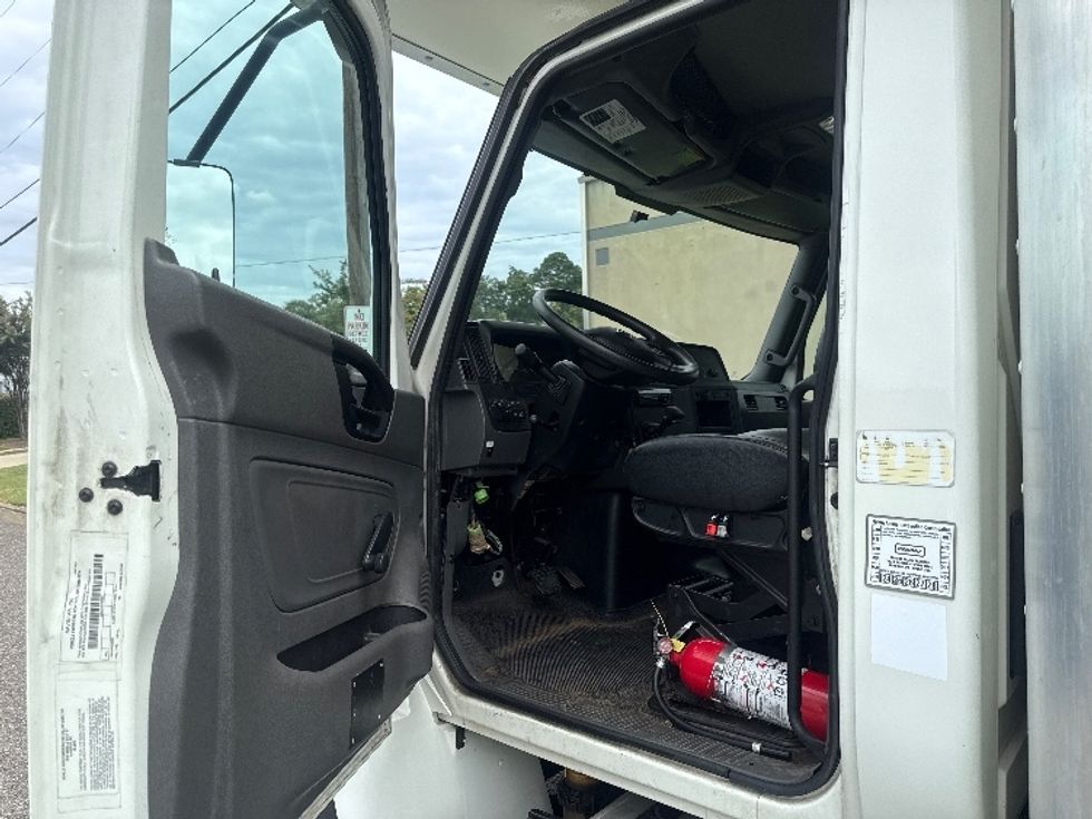 Medium Duty Box Truck-Light and Medium Duty Trucks-International-2020-MV607-Homewood-AL-117,497\n\t\tmiles-$ 55,750 - Image 16