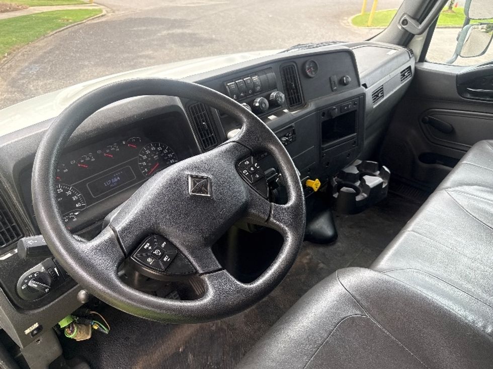 Medium Duty Box Truck-Light and Medium Duty Trucks-International-2020-MV607-Homewood-AL-117,497\n\t\tmiles-$ 55,750 - Image 17