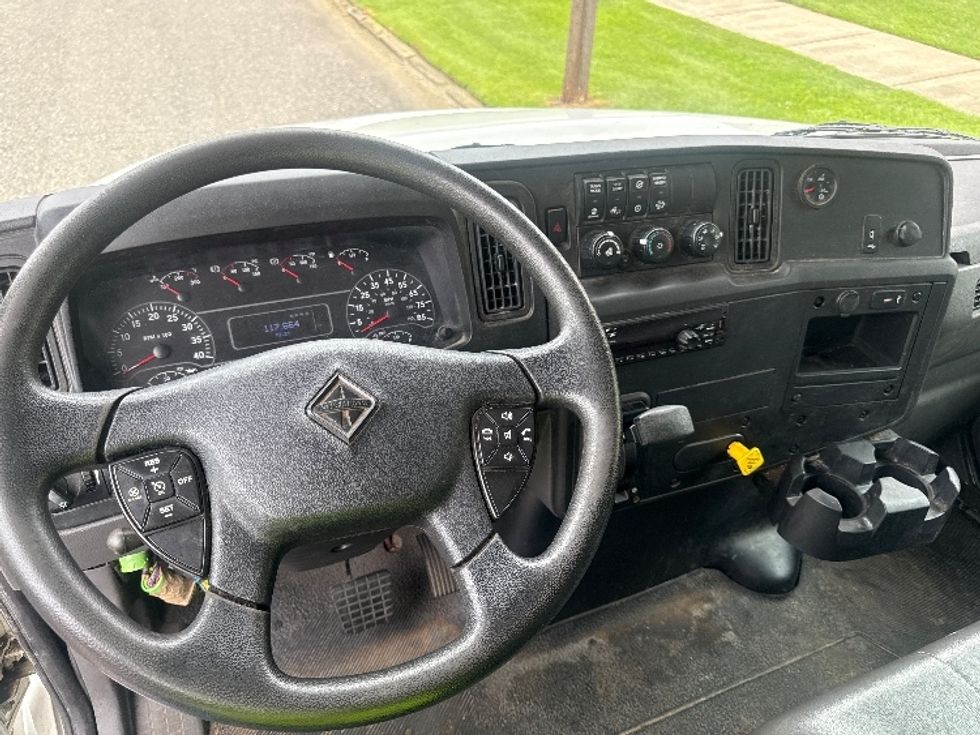 Medium Duty Box Truck-Light and Medium Duty Trucks-International-2020-MV607-Homewood-AL-117,497\n\t\tmiles-$ 55,750 - Image 18