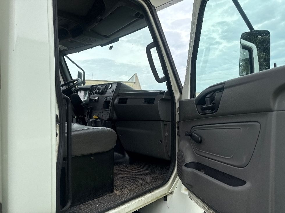 Medium Duty Box Truck-Light and Medium Duty Trucks-International-2020-MV607-Homewood-AL-117,497\n\t\tmiles-$ 55,750 - Image 20