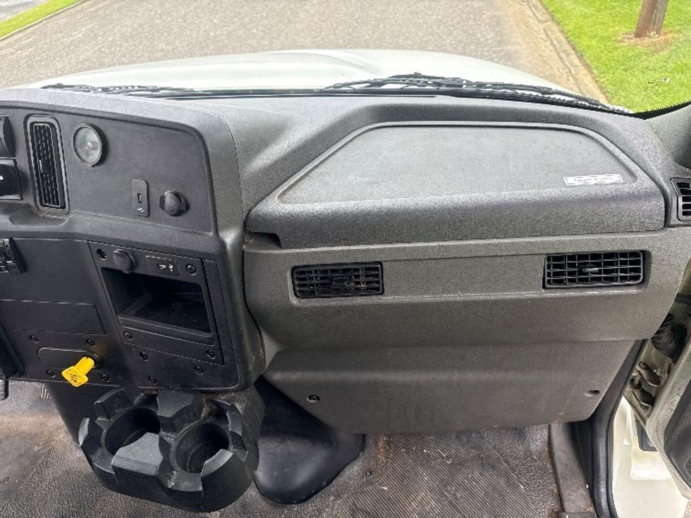 Medium Duty Box Truck-Light and Medium Duty Trucks-International-2020-MV607-Homewood-AL-117,497\n\t\tmiles-$ 55,750 - Image 21
