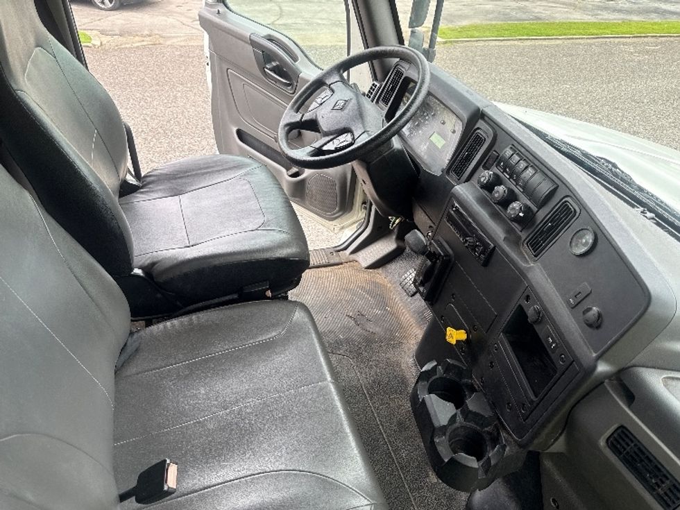 Medium Duty Box Truck-Light and Medium Duty Trucks-International-2020-MV607-Homewood-AL-117,497\n\t\tmiles-$ 55,750 - Image 22