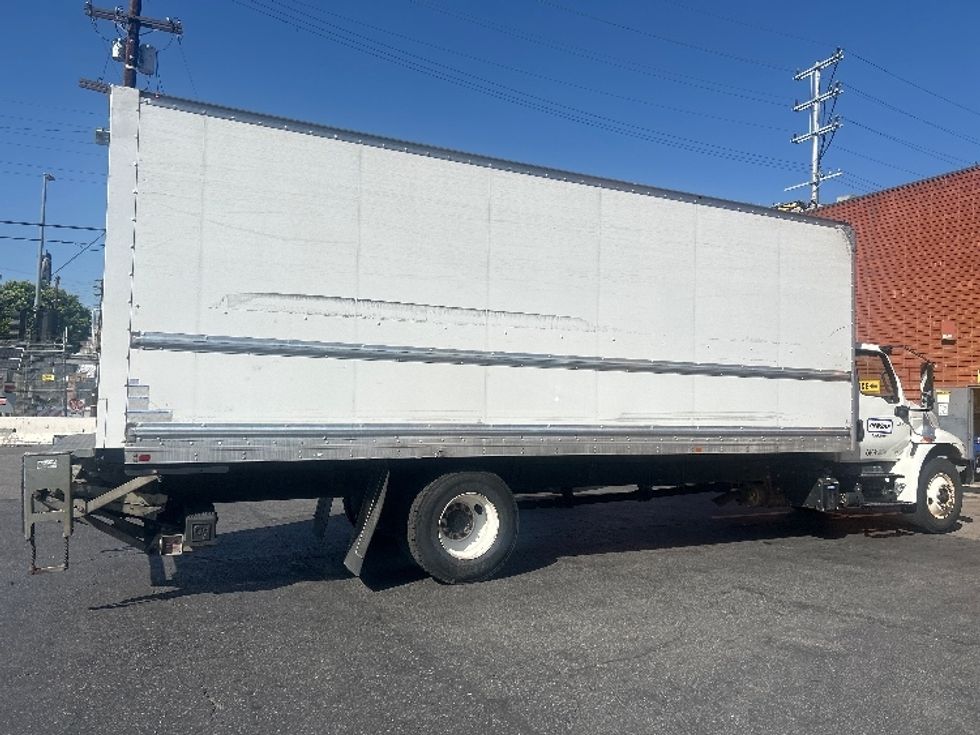 Medium Duty Box Truck-Light and Medium Duty Trucks-International-2020-MV607-Homewood-AL-181,557\n\t\tmiles-$ 54,000 - Image 15