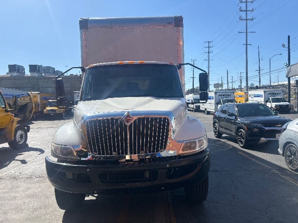 Medium Duty Box Truck-Light and Medium Duty Trucks-International-2020-MV607-Homewood-AL-181,557\n\t\tmiles-$ 54,000 - Image 2